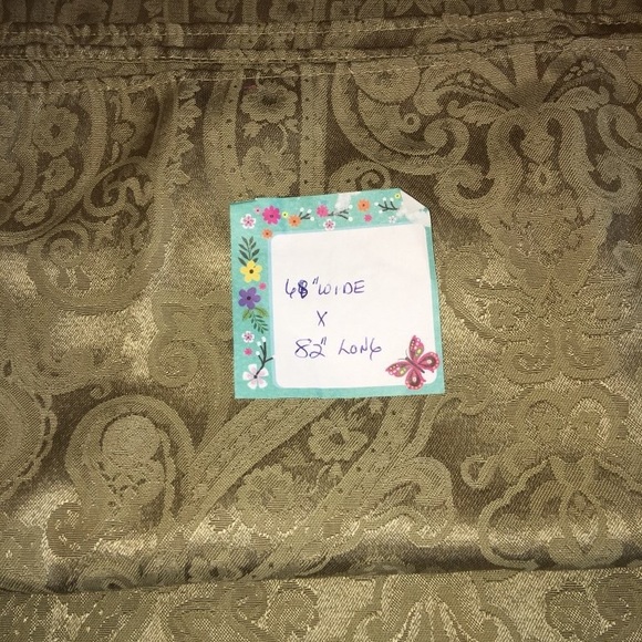 Tablecloth With Matching Napkins 8, 68 by 116 - Picture 4 of 8